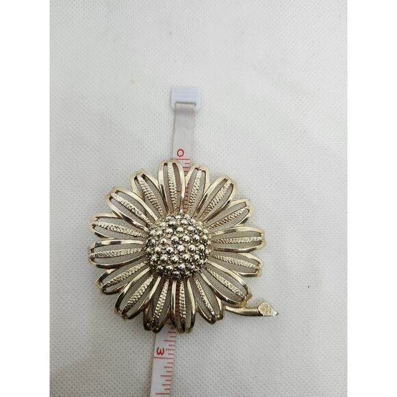 Vintage Sarah Coventry Daisy Mae 1960's Gold Tone Sunflower Brooch - Picture 8 of 8
